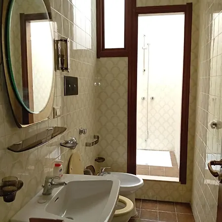 招待所 Aurooms 3*